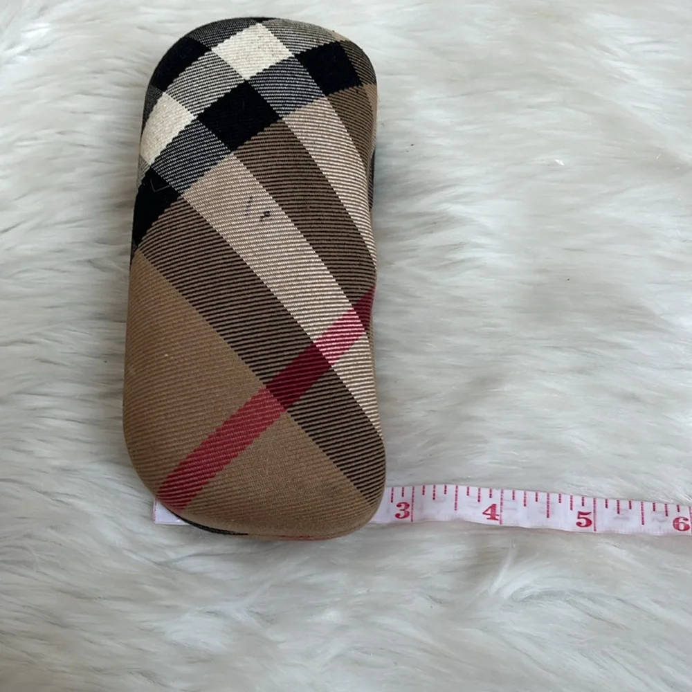 Burberry classic hard glasses case and clean soft cloth